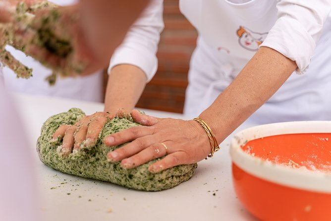 Cesarine: Small group Pasta and Tiramisu class in Varenna - Why Varenna home cooking feels more real than a restaurant meal