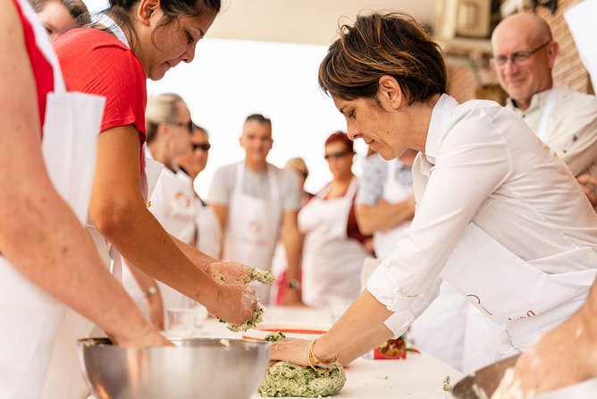 Cesarine: Small group Pasta and Tiramisu class in Varenna - Group size and English instruction: why the pacing feels workable