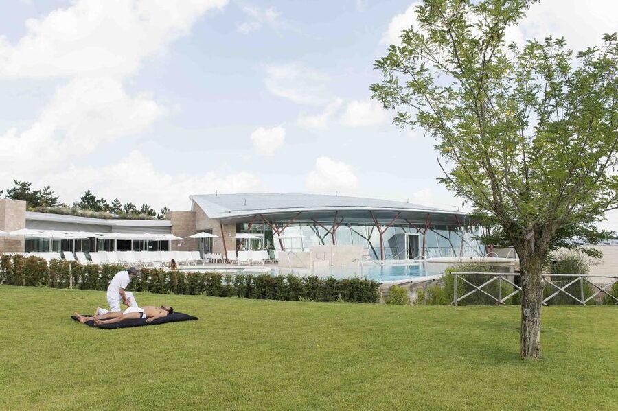 Chianciano Terme: Theia Thermal Pools Entrance Ticket - The heart of it: connected pools at 33 to 36°C