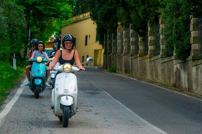 Chianti Vespa Tour with Lunch from Florence & E-car Option - Meeting in Florence, then escaping fast (the 35-minute reset)