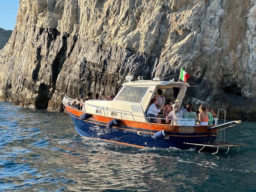 Cinque Terre & Portovenere: Boat Tour - The Portovenere Natural Park approach and San Pietro from the sea