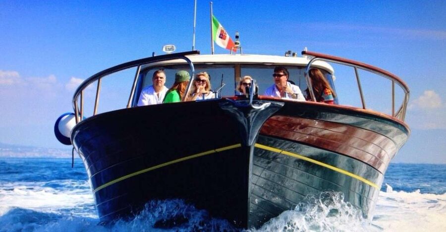 Cinque Terre & Portovenere: Boat Tour - Getting on board: Porto Mirabello, 10 meters of coast time