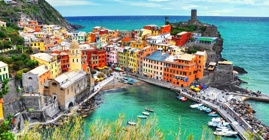 Cinque Terre Tour and Limoncino by Train from La Spezia - Vernazza free time: colorful streets and an easy first win
