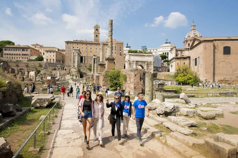 Colosseum Arena, Forum & Palatine Hill Guided Tour - Crowds, pickpockets, and heat: how to manage the reality