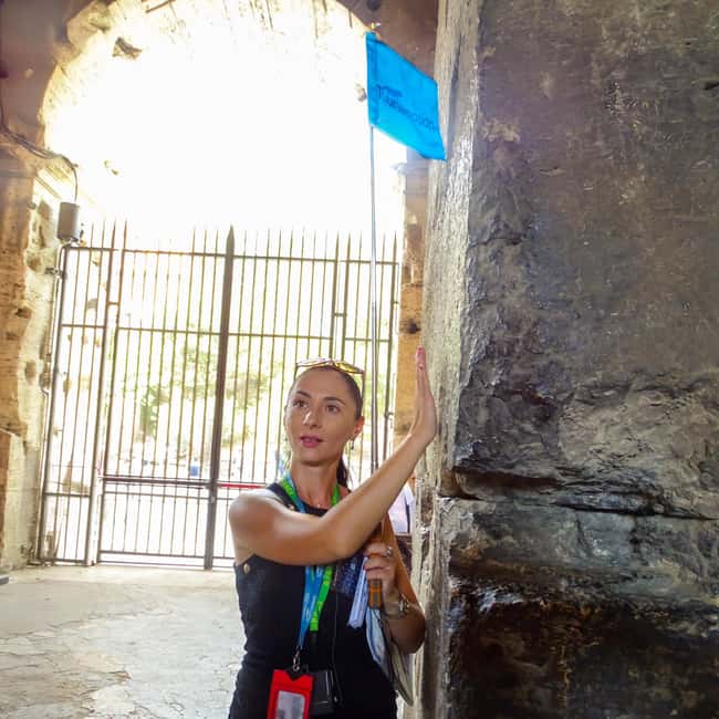 Colosseum, Forum & Palatine Hill Guided Walking tour - Meeting point on Via dei Fori Imperiali, and how to not lose your group