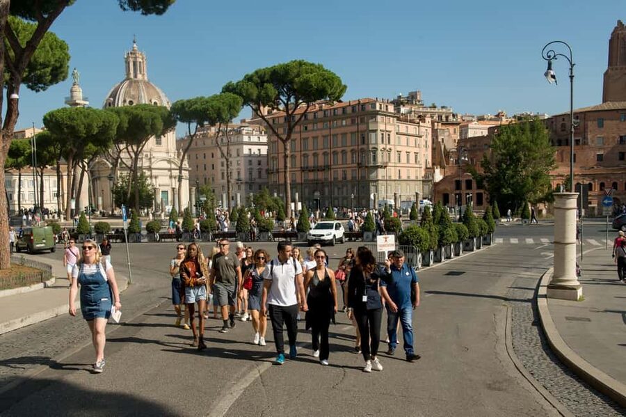Colosseum & Roman Forum Semi-Private Guided Tour - Redeeming your voucher, then starting at Piazza Venezia