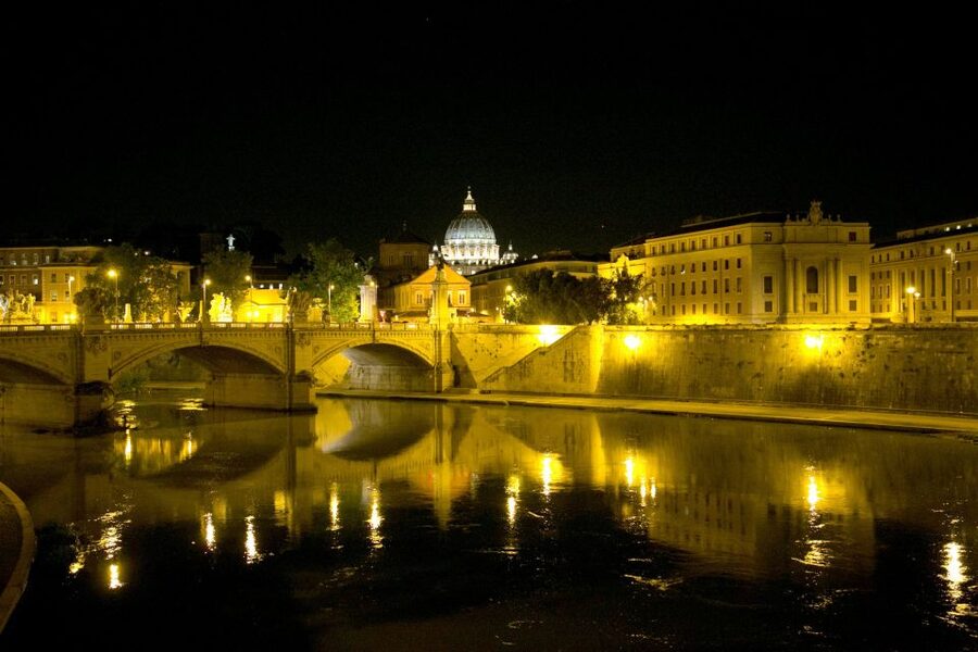 Dark Heart of Rome - Facts, Legend & Mystery Walking Tour - Guides and the story tone: why this tour lives or dies on the host