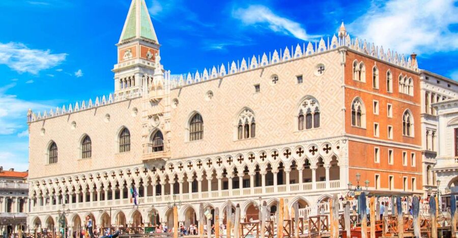 Doge's Palace Skip-the-Line Guided Tour - Finding the Tour Team on Calle larga de l’Ascension