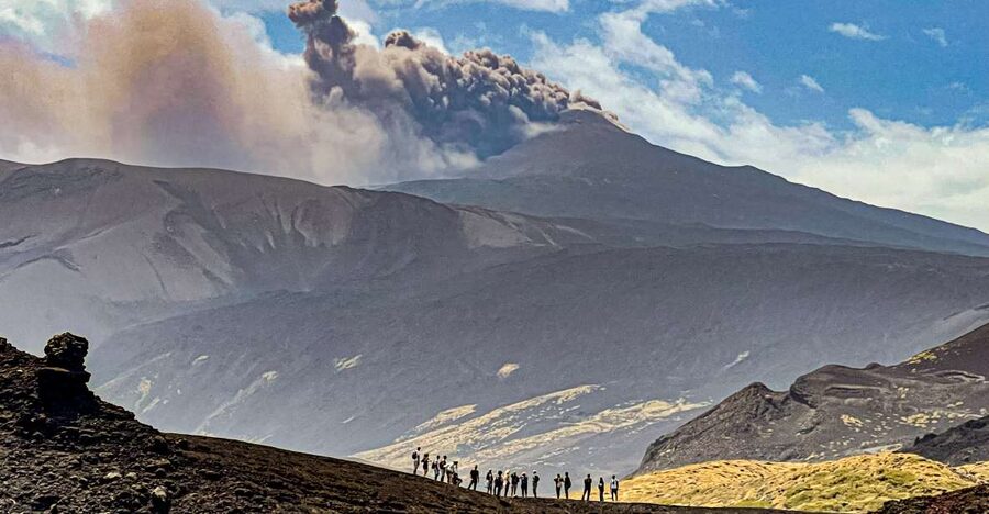 Etna: Craters of the 2002 Eruption Trekking Experience - The 3-hour plan: what you do from the chairlift parking lot to the crater edge