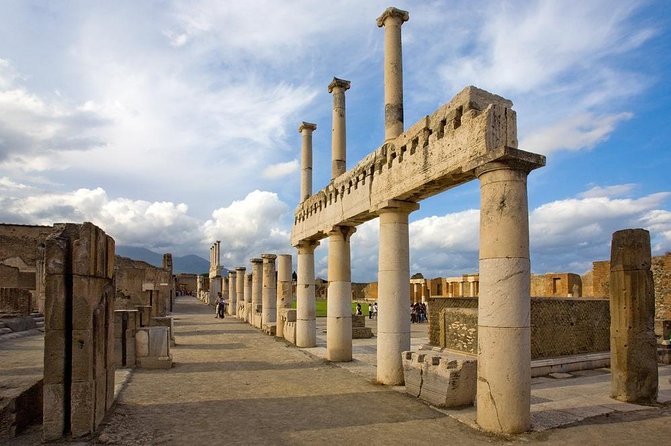 Explore Pompeii Half Day Highlights Tour with Pickup from Naples - Thermal Baths and Via degli Augustali: Daily Life, Up Close