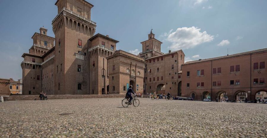 Ferrara: City Highlights Walking Tour with Local Guide - Ferrara’s Castle-To-Church Story Works in Just Two Hours