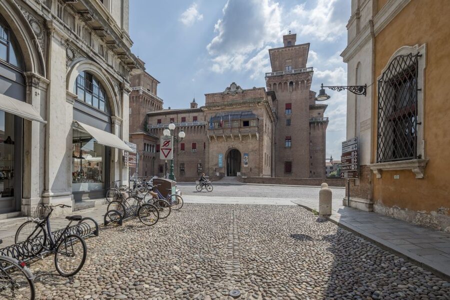 Ferrara: City Highlights Walking Tour with Local Guide - Meeting at Estense Castle Courtyard Near the Loggia