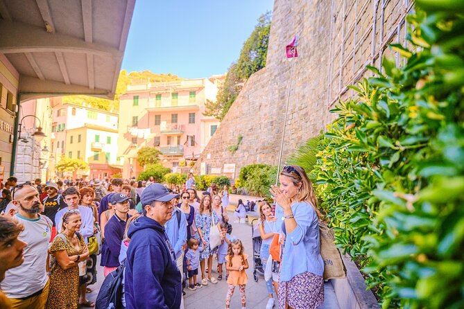 Florence: Cinque Terre Park Day Trip with Optional Street Food - Riomaggiore: cliff-hugging homes and a calmer final wander