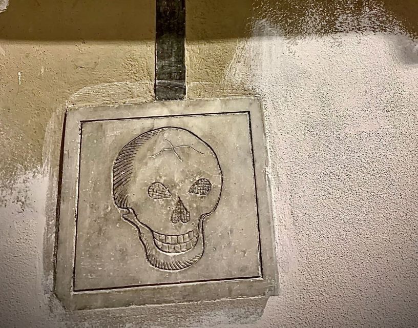 Florence: Dark Mysteries and Legends Guided Walking Tour - Piazza Santissima Annunziata and Brunelleschi’s influence, seen through a darker lens