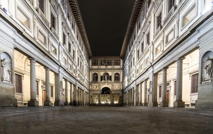 Florence: Dark Secrets & Scandals Evening Walking Tour - Palazzo Buondelmonti, Borgo Santi Apostoli, and Church Stories