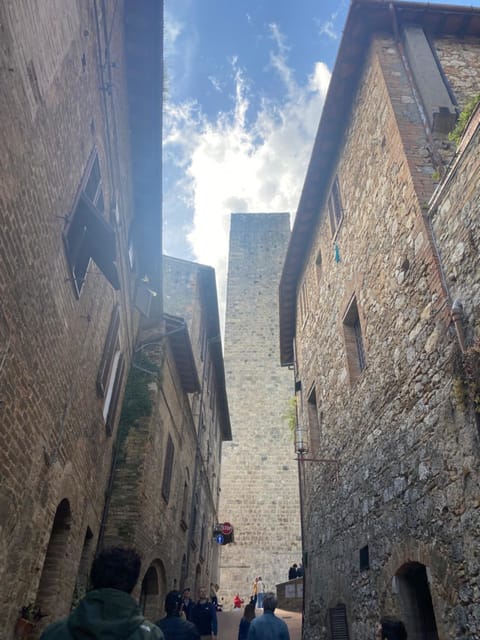 Florence: Day Trip with Free Time in San Gimignano and Siena - On the Bus: Comfort, Wi-Fi, and the Audio Setup