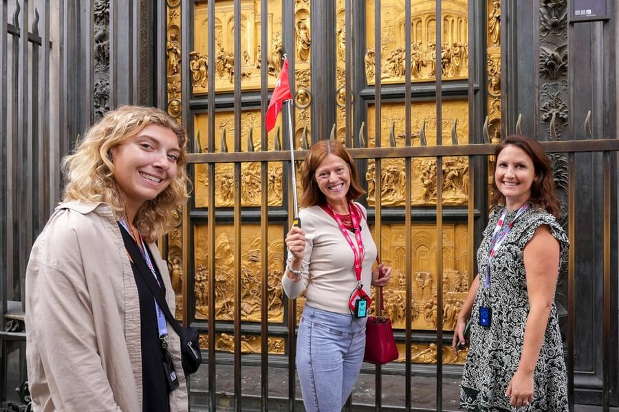 Florence: Duomo Cathedral Guided Tour with Fast-Track Entry - Standing at Santa Maria del Fiore, With the Medici Era in Your Head
