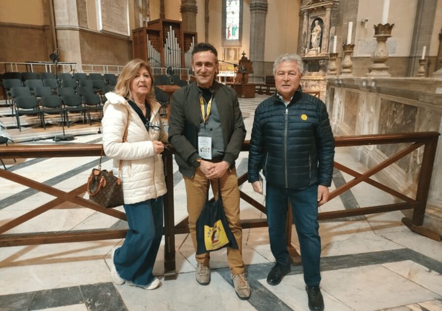 Florence: Duomo Cathedral Immediate Access & Guided Tour - Inside the Cathedral: what the audio and leader help you notice