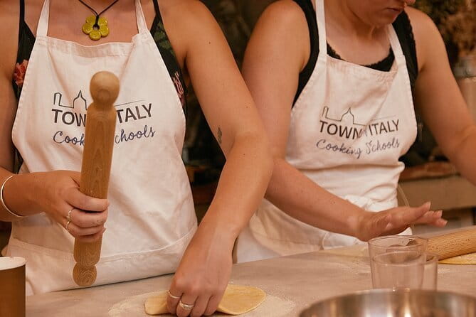 Florence Food Tour with Truffle Pasta, Steak & Free Flowing Wine - Gelato at La Strega Nocciola: A Sweet Finish Near the Duomo