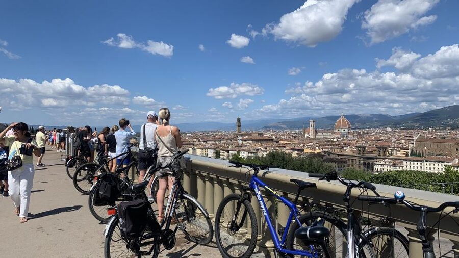 Florence: Guided Bike Tour with Piazzale Michelangelo - Ponte Vecchio at Sunset: The Photo Stop You Actually Want