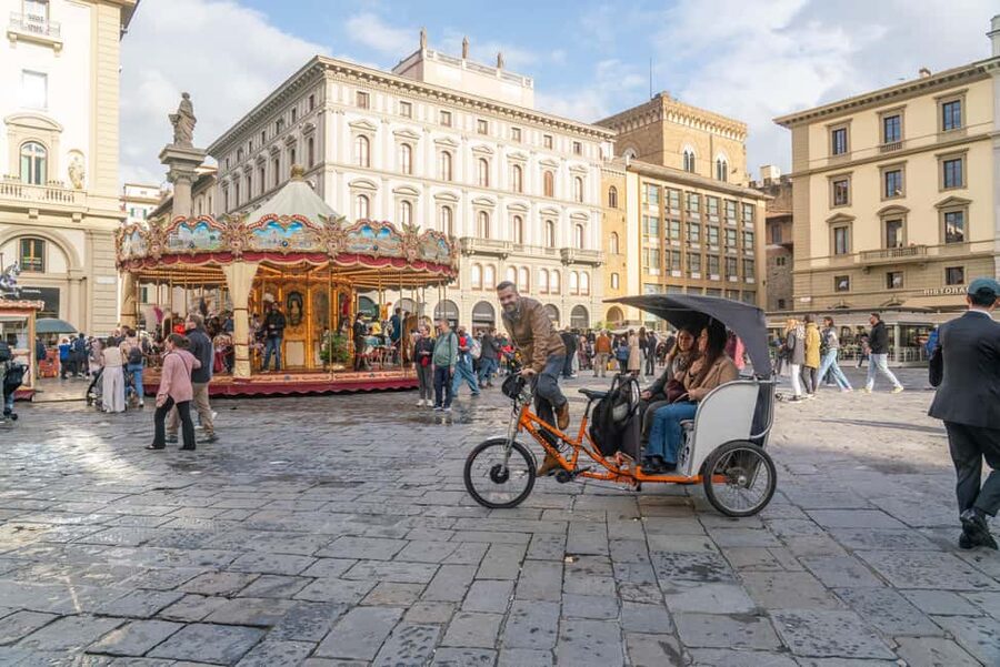 Florence: Guided City Tour by Rickshaw - Signoria Square, Palazzo Vecchio, and the Uffizi Area