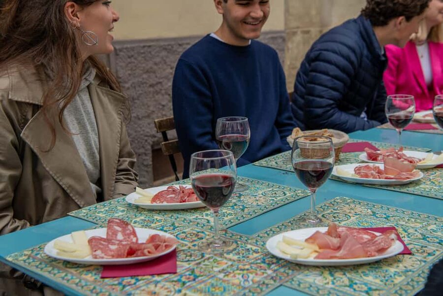 Florence: Guided Food Walking Tour with Tuscan Classics - Why this Florence food walk feels different than a list of restaurants