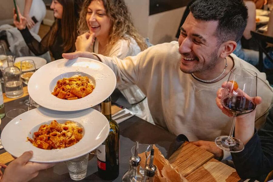 Florence: Guided Food Walking Tour with Tuscan Classics - Stop in Florence: the tastings that explain Tuscan cooking
