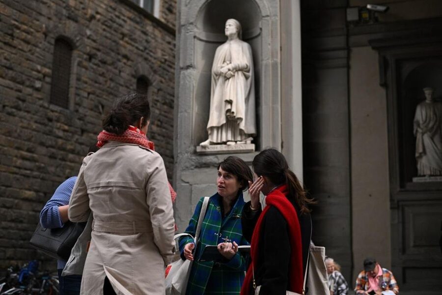 Florence: Guided Tour of Medici Family Secrets and Chapels - Palazzo Vecchio from an exclusive vantage point, and why it fits here