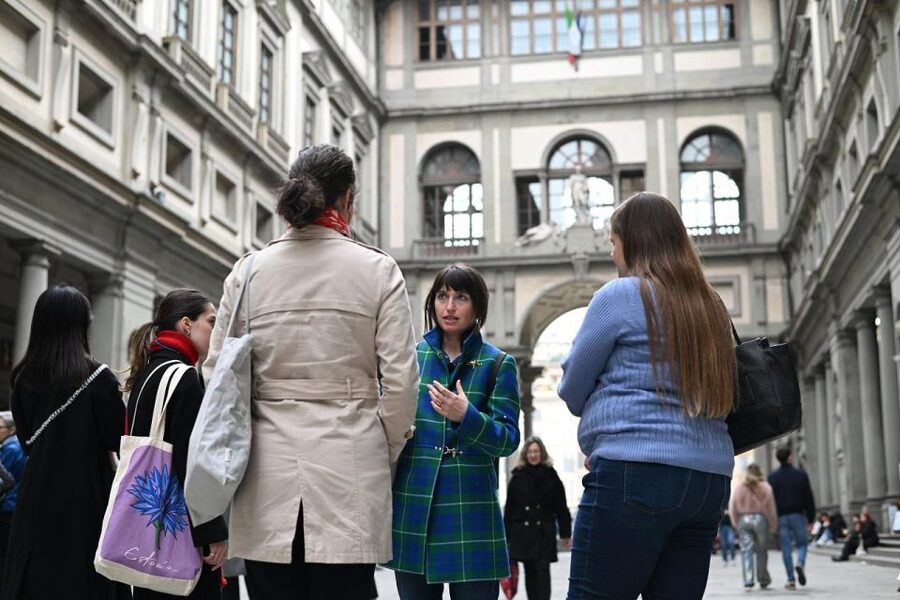 Florence: Guided Tour of Medici Family Secrets and Chapels - Medici Chapel inside, what to focus on during the guided 30 minutes