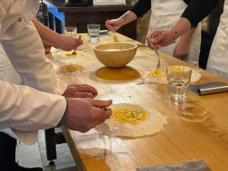 Florence: Handmade Ravioli & Pasta Class with Unlimited Wine - Where you meet and what to expect when you arrive