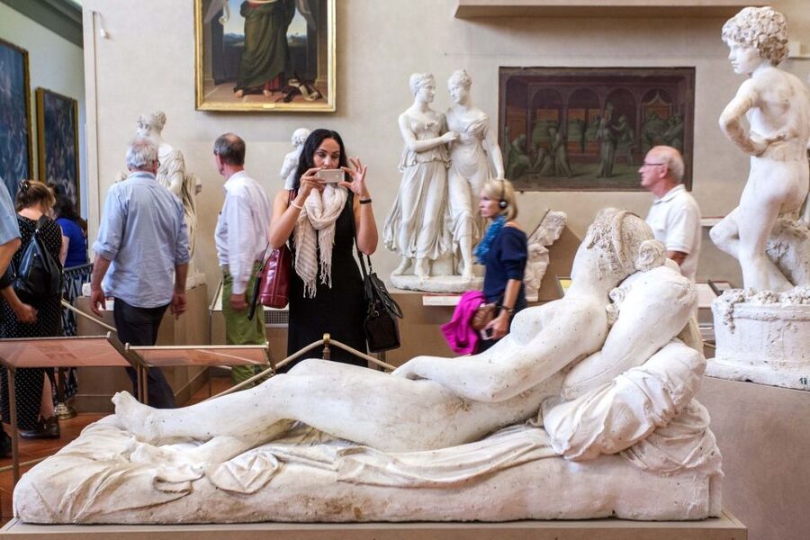Florence: Michelangelo's David Priority Ticket & Audio App - The Mobile Audio App: Multilingual, Handy, and Phone-Dependent