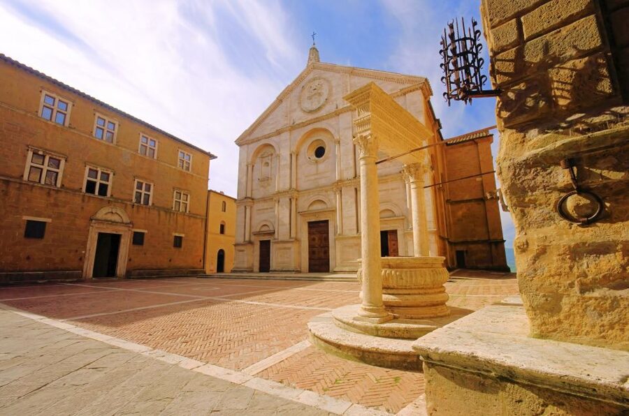 Florence: Monteriggioni & Val d'Orcia Optional Wine Tasting - Transfer Only vs full tour with entries and guide