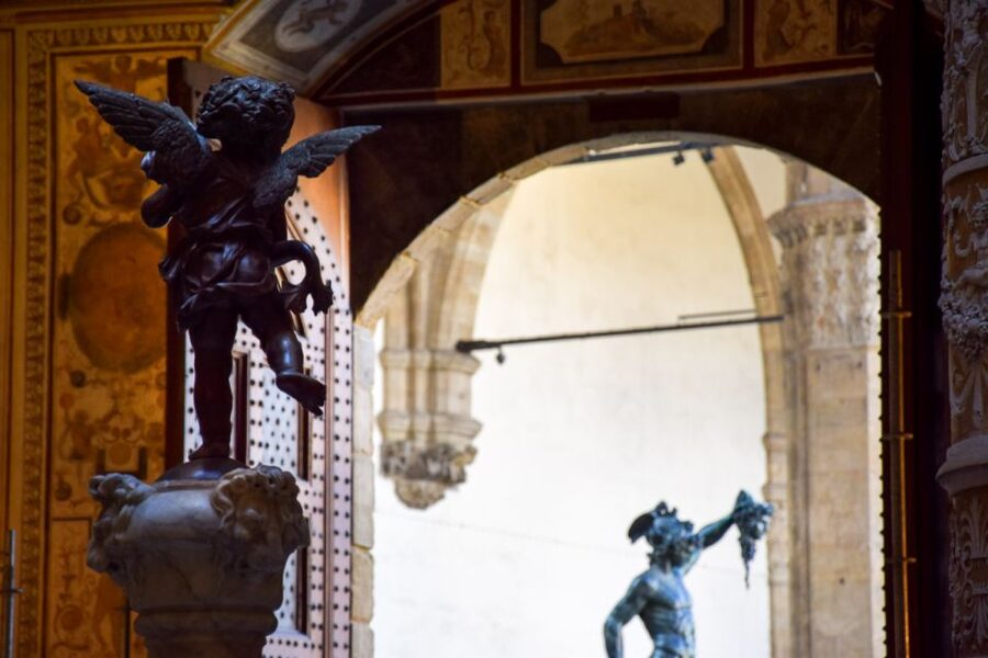 Florence: Mysteries of the Medici Guided Walking Tour - Walking the traces left by Medici commissions around town