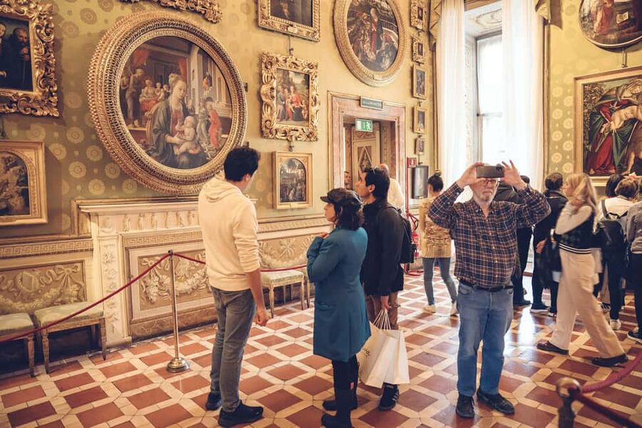 Florence: Palatina Gallery and Pitti Palace Guided Tour - Stop 1: Palatine Gallery, Medici-Style Art in Sumptuous Rooms