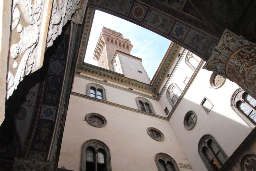 Florence: Palazzo Vecchio Guided Tour - Salone dei Cinquecento: the biggest room, the biggest payoff