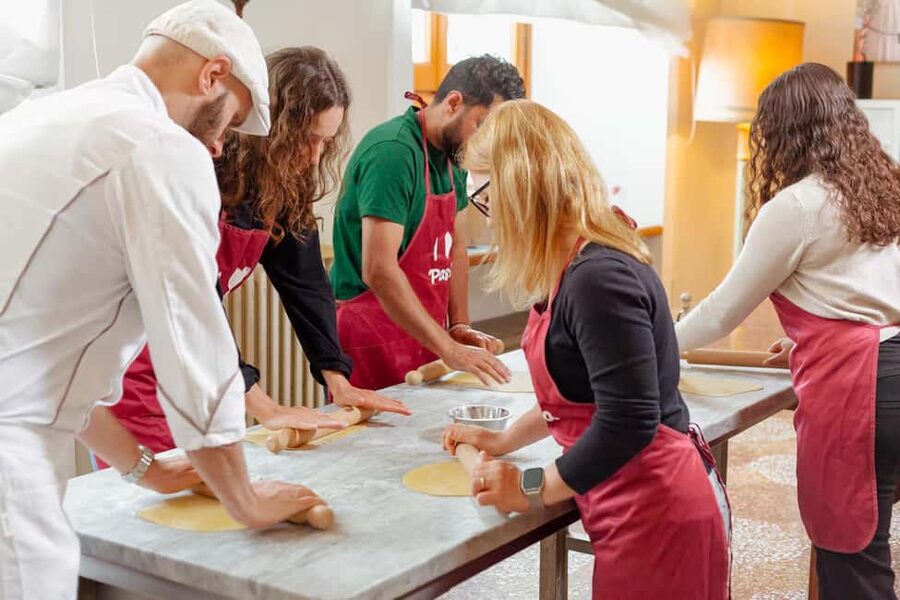 Florence: Pasta Class with Wine, Limoncello and Dessert - What You Make in 3 Hours: Ravioli, Tortelli, Fettuccine