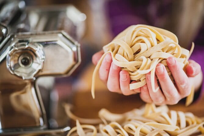 Florence: Pasta Cooking Class with Unlimited Wine - Key things to know before you go