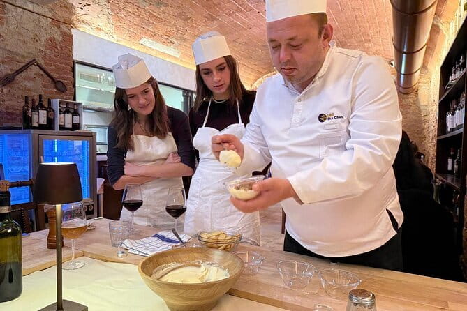 Florence: Pasta & Tiramisu Cooking Class with Unlimited Wine - Key highlights worth clocking before you go