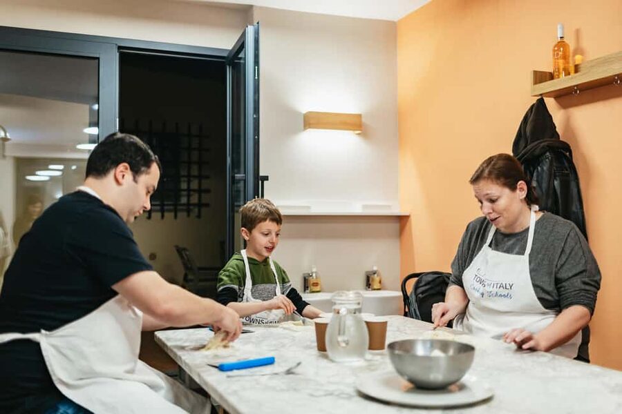 Florence: Pizza and Gelato Preparation Class - Stretching, saucing, and building a pizza that feels light