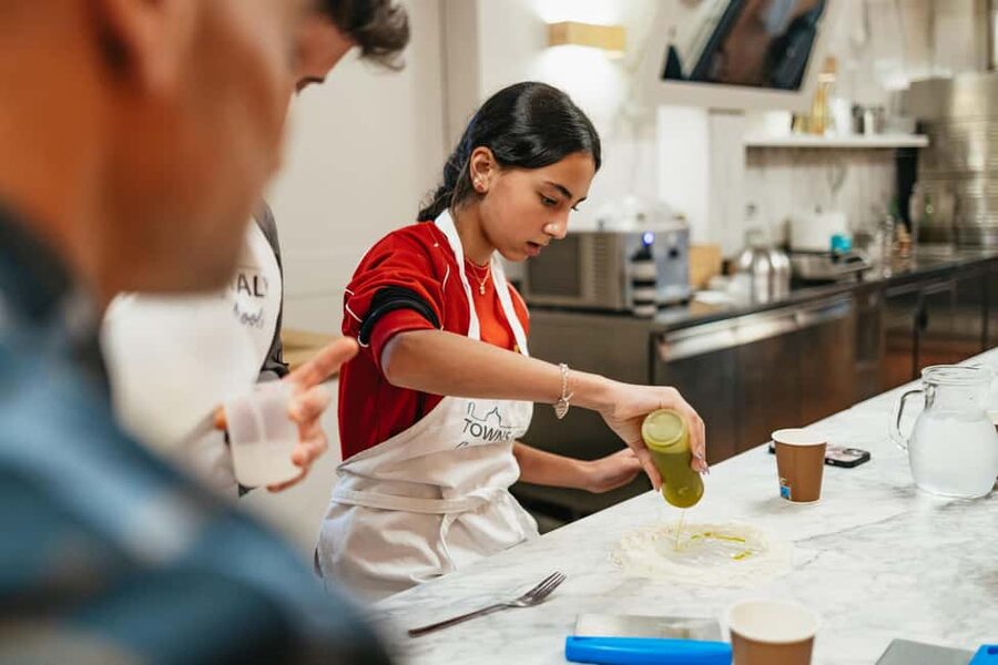 Florence: Pizza and Gelato Preparation Class - Dinner with your own pizza, plus Chianti (the payoff)