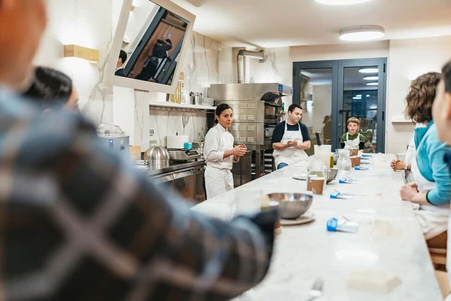 Florence: Pizza and Gelato Preparation Class - Comfort, pace, and group vibe in a cooking school setting