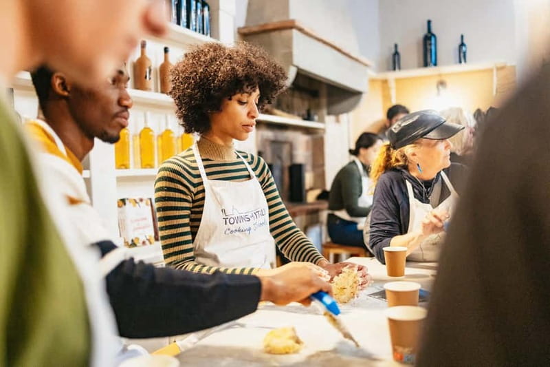 Florence: Premium Cooking Class for Pasta and Gelato - Finding Towns of Italy: a practical meeting point in the center