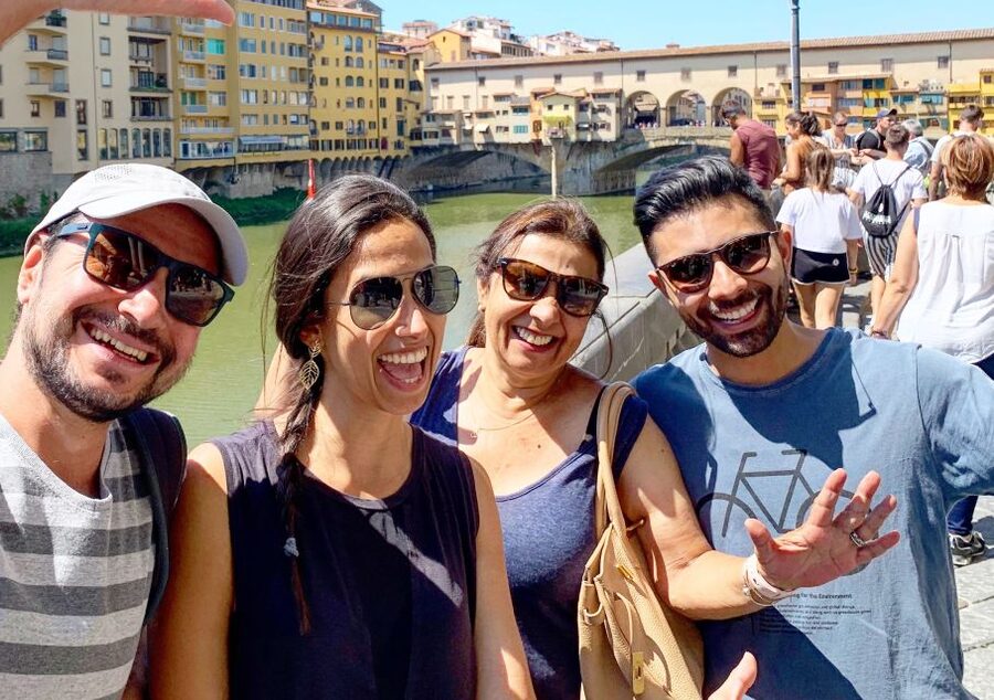 Florence: Renaissance and Medici Tales Guided Walking Tour - Finding the group at San Lorenzo, then starting with context