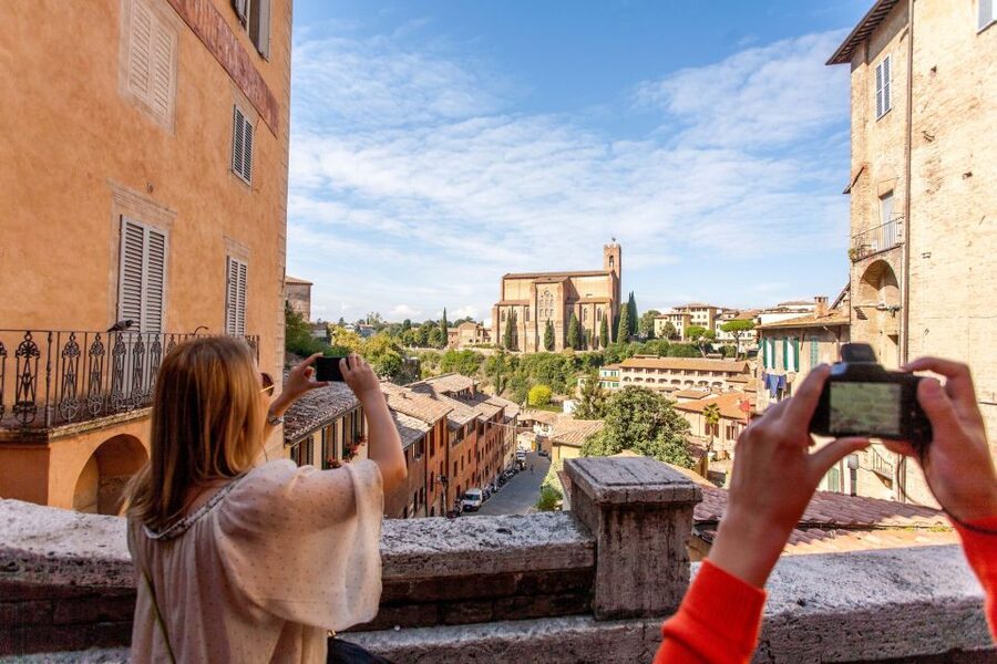 Florence: Siena, San Gimignano & Monteriggioni with Tasting - Coach comfort, group size, and how the pace can affect your day