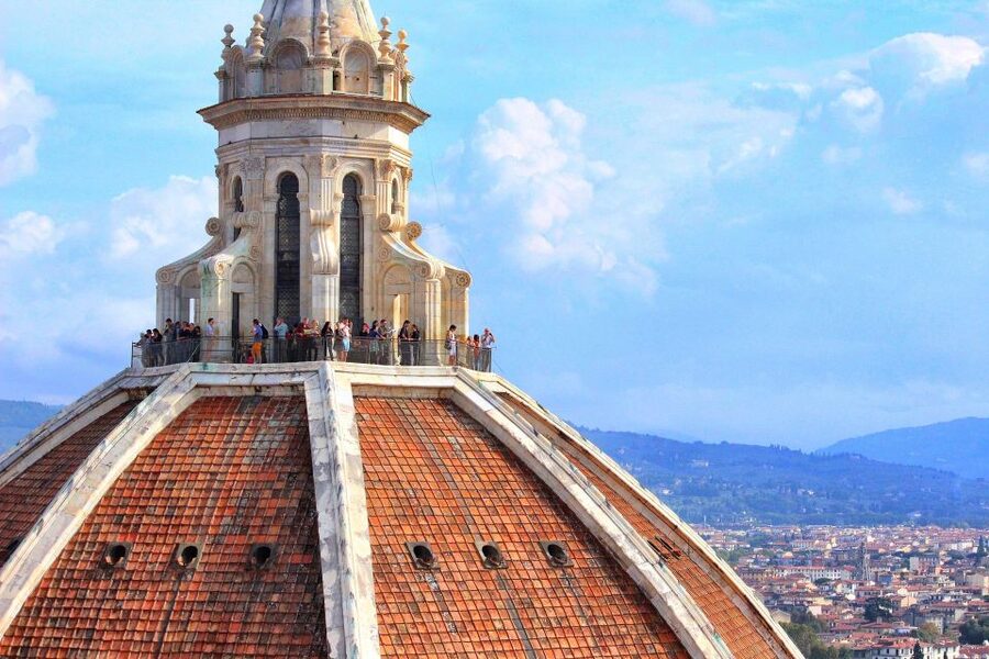 Florence: Skip-the-Line Duomo Guided Tour and Rooftop Dome - Inside Santa Maria del Fiore, and those stained glass details