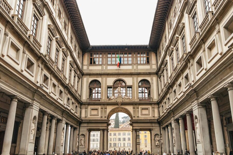 Florence: Skip-the-Line Uffizi Small Group Tour - Meeting up near Via de’ Martelli, not inside the museum doors