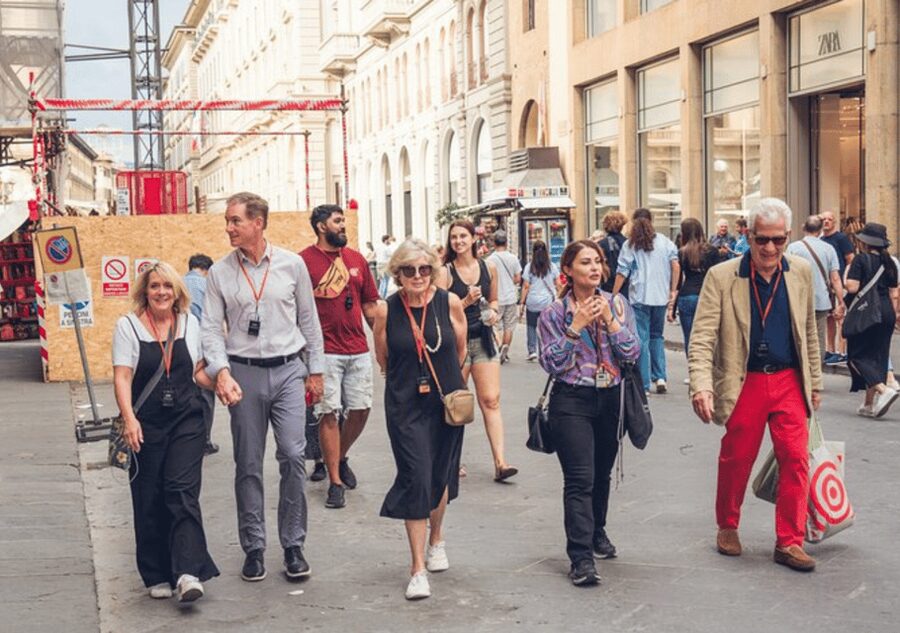 Florence: Small Group Guided Walking Tour - Crossing toward Ponte Vecchio: what to notice on the way