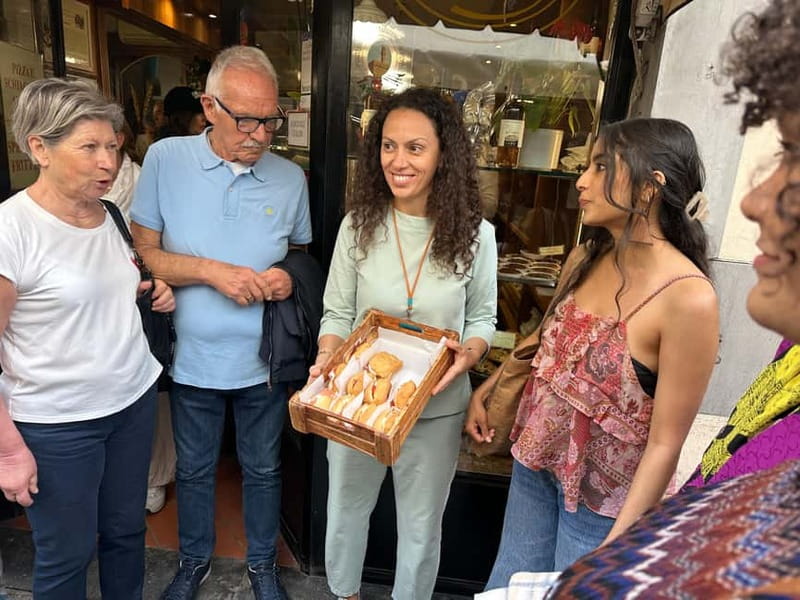 Florence: Street Food Tour with Wine & Local Guide - A 2.5-Hour Florence Hit: Market Bites and Monument Stops