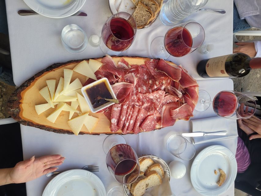 Florence: Tuscany Bike Tour with Wine & Olive Oil - The wine and olive oil stop: lunch energy in the middle