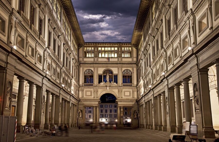 Florence: Uffizi Gallery and Accademia Gallery Guided Tour - How the guide and headsets change the museum experience